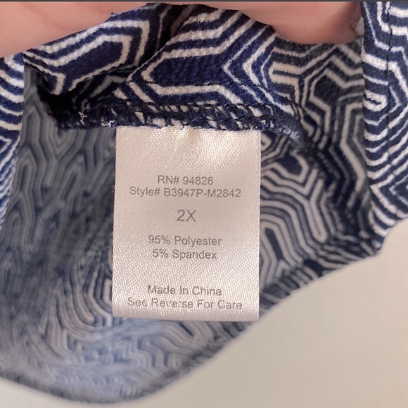 Woman’s 2X sleeveless Blouse! - Picture 5 of 6